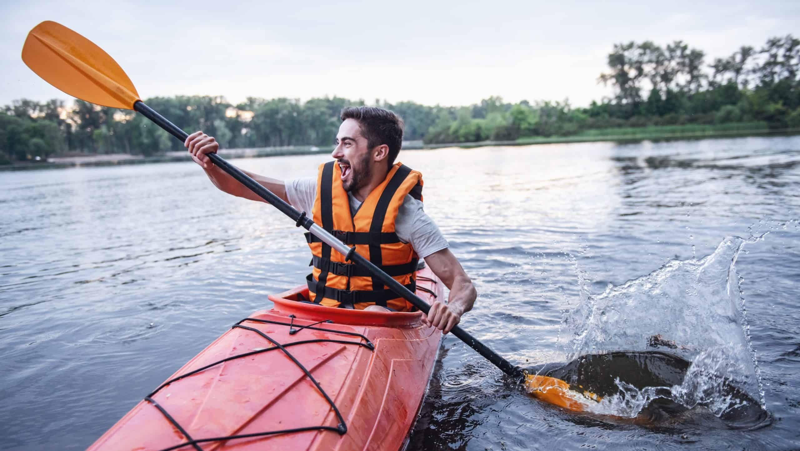 Handsome,Young,Man,In,Sea,Vest,Is,Smiling,While,Sailing