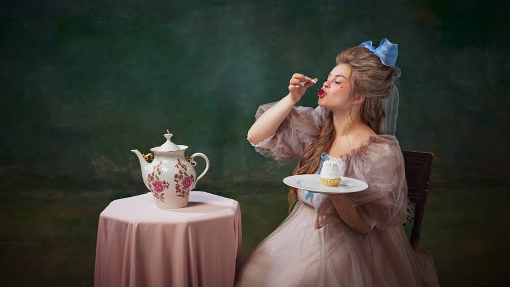 Portrait,Of,Beautiful,Young,Woman,In,Elegant,Period,Attire,Sitting