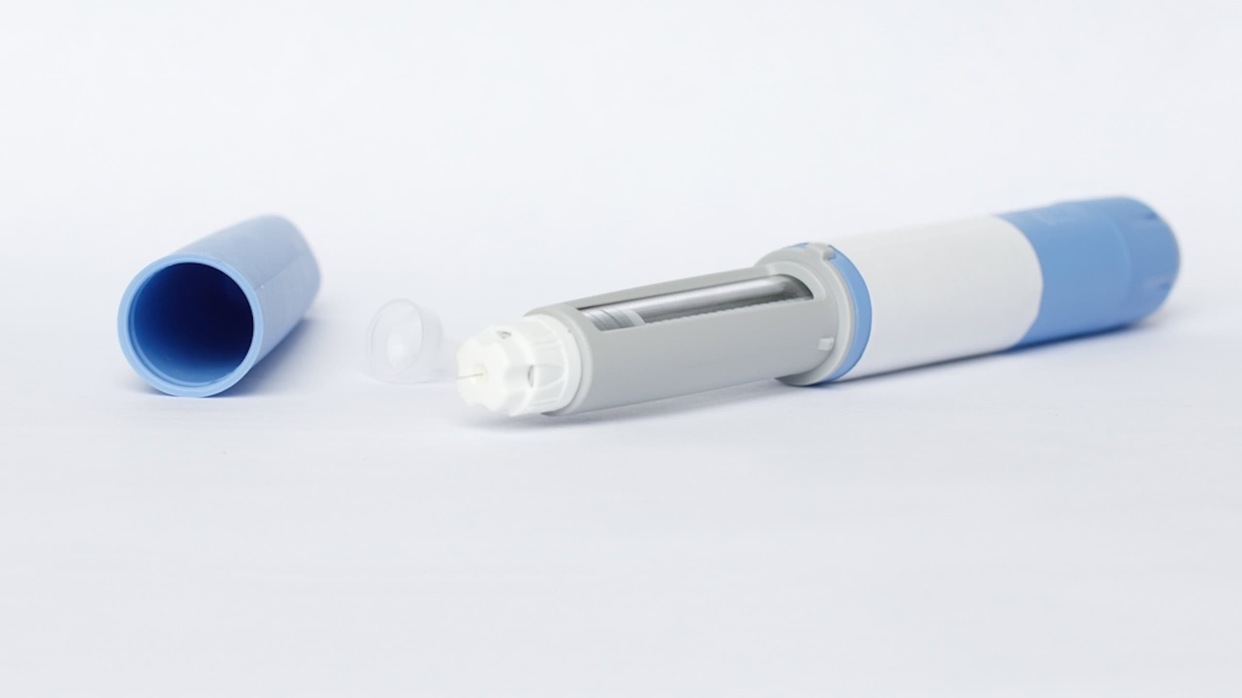 Opened self injection pen macro. Insulin or semaglutide