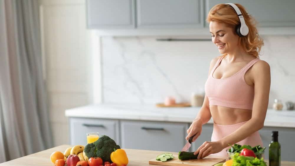 A,Woman,Dressed,In,Athletic,Clothing,Is,Chopping,Vegetables,In