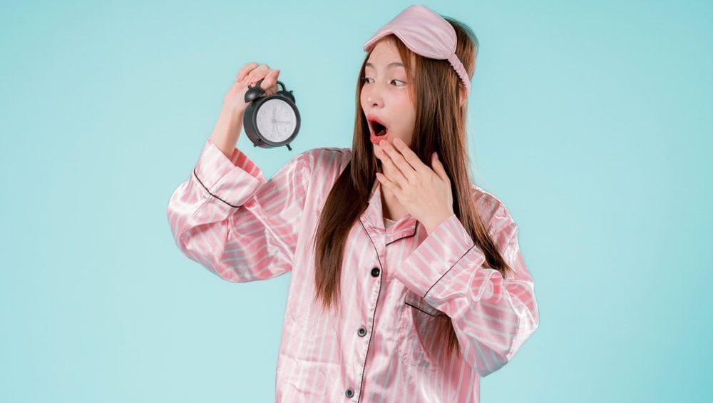 Asian,Awake,Wake,Up,Morning,Sleep,Tired,Watch,Lady,Woman,