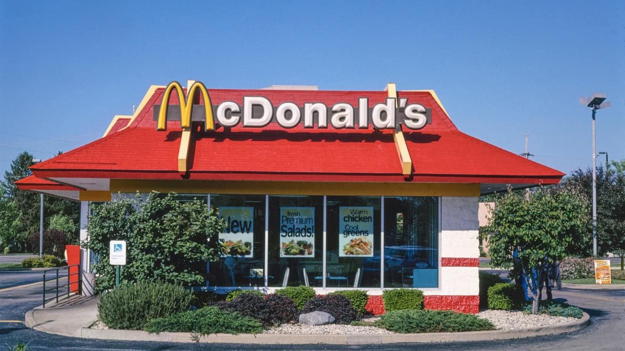McDonald's, Spring Valley, Illinois (2003) photography in high resolution by John Margolies. 2003 - Illinois, USA