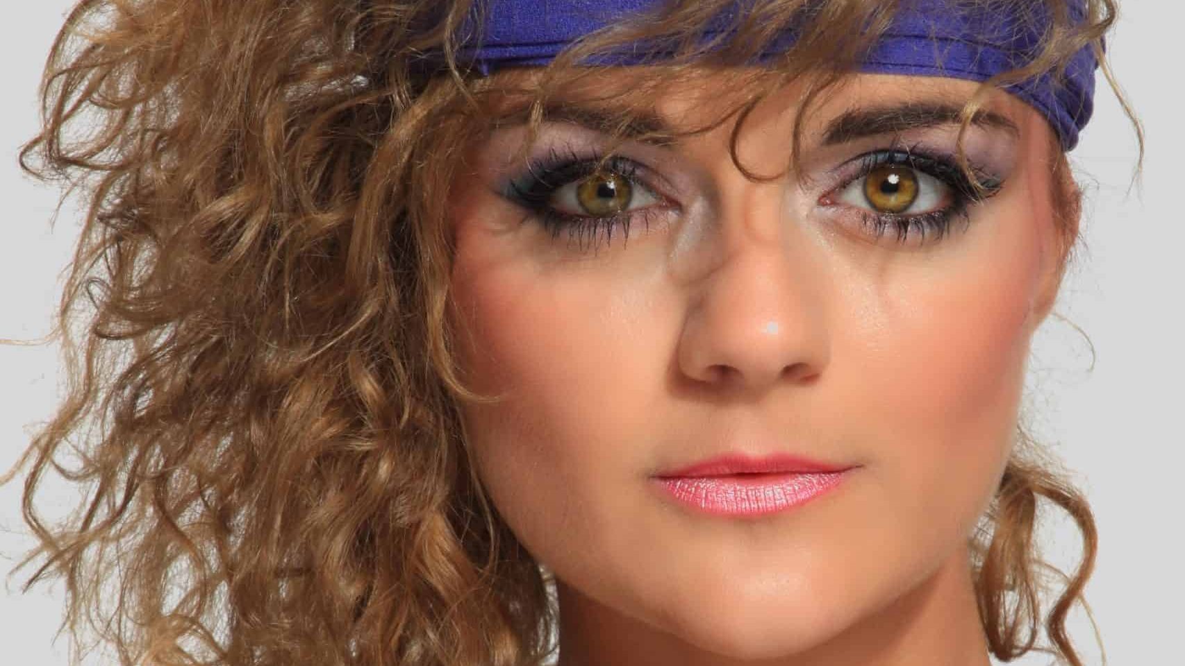 80's Fashion woman over gray background
