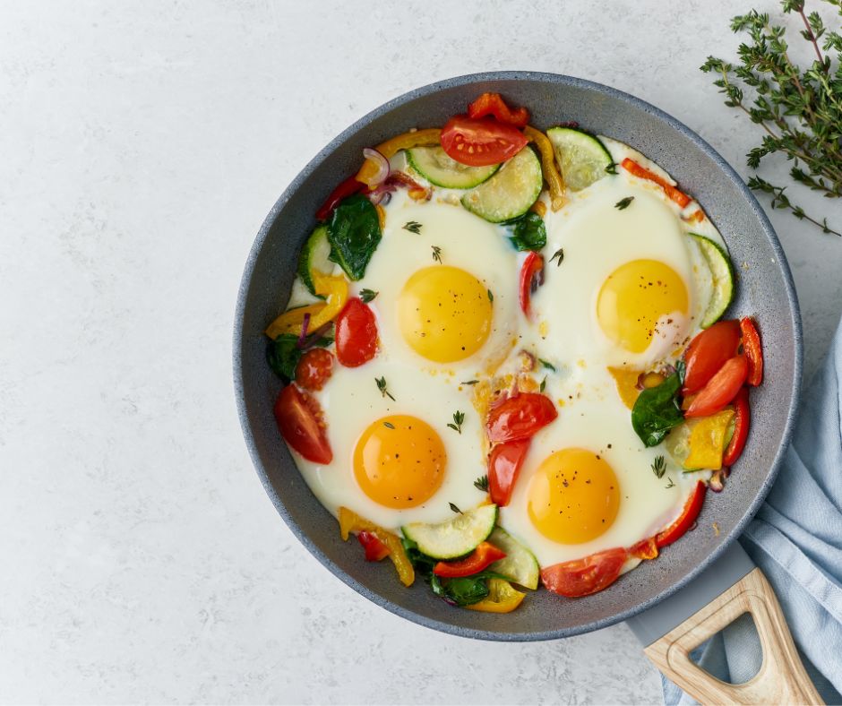Cookwear containing PFAS cooking four eggs with tomatos