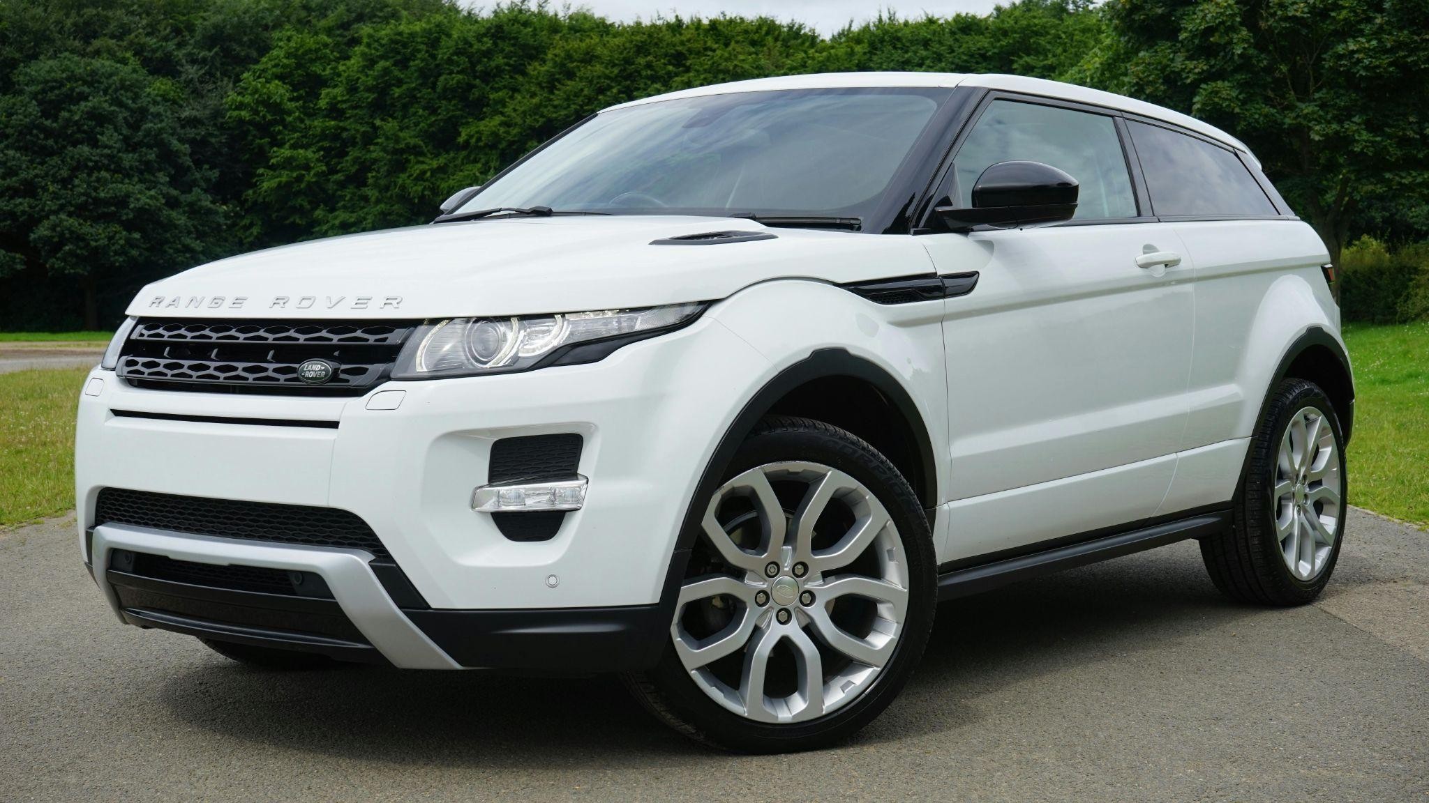 White Range Rover SUV parked outdoors, showcasing luxury and performance.