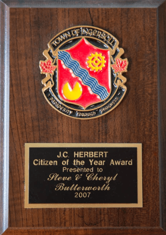 Ingersoll town emblem with award plaque for Steve & Cheryl Butterworth, 2007.