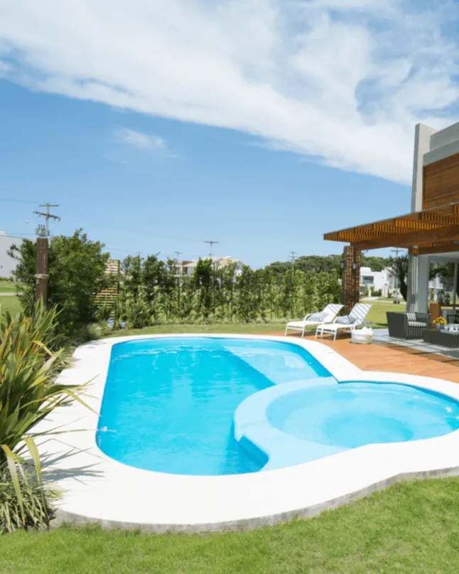 Piscina inox com design contemporâneo
