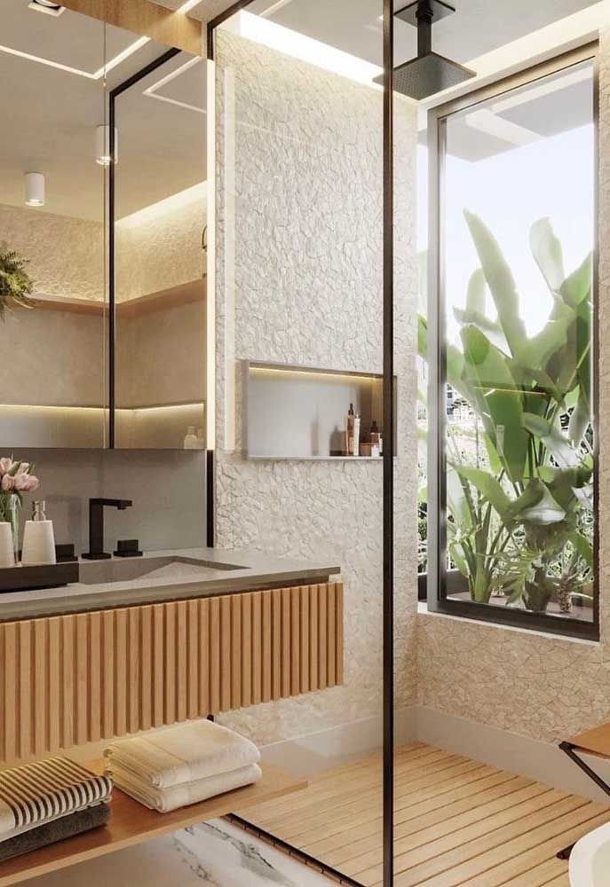 Banheiro moderno com jardim de inverno