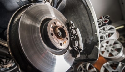 Brake disc and caliper repair for optimal vehicle safety and performance. Expert auto repair service.