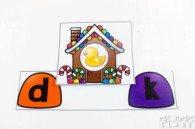 Gingerbread Fun Classroom activities for kindergarten with a free file. Math, literacy, crafts, and more! Kindergarten holiday play ideas too!