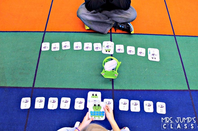 Fun frog lesson plans in a nonfiction unit about frogs. Students read and write about frogs, play math and literacy games, and create a craft, too!