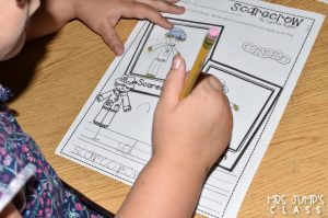 Scarecrow themed lesson plans! Scarecrow by Cynthia Rylant is a great book for fall. Read aloud and comprehension lessons, crafts, STEM, and center activities that your kindergarten and first-grade students.