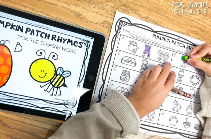 ELA Digital centers that are perfect for the Fall season. Students practice rhyming, syllables, beginning sounds, word families, letter recognition, and more!