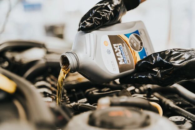  Why Oil Change Services Are Essential for Your Vehicle