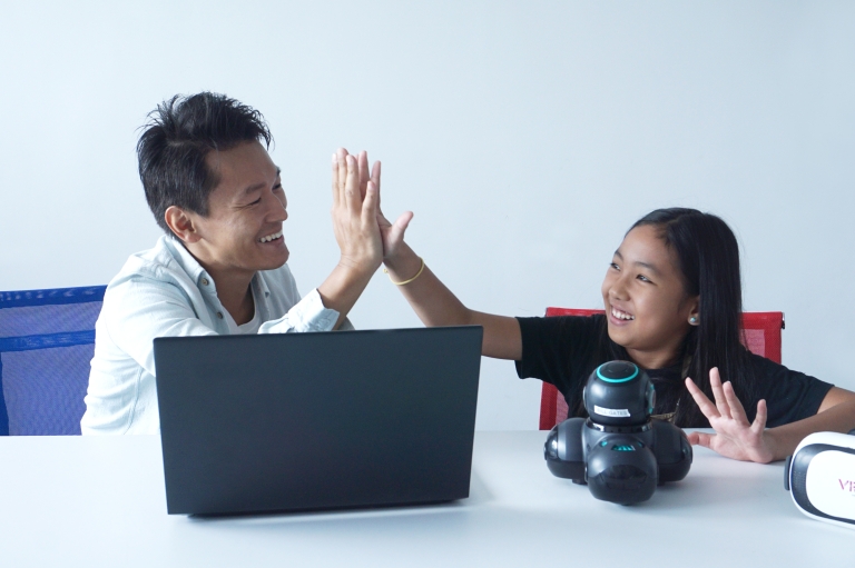 子供向けプログラミングスクール事業