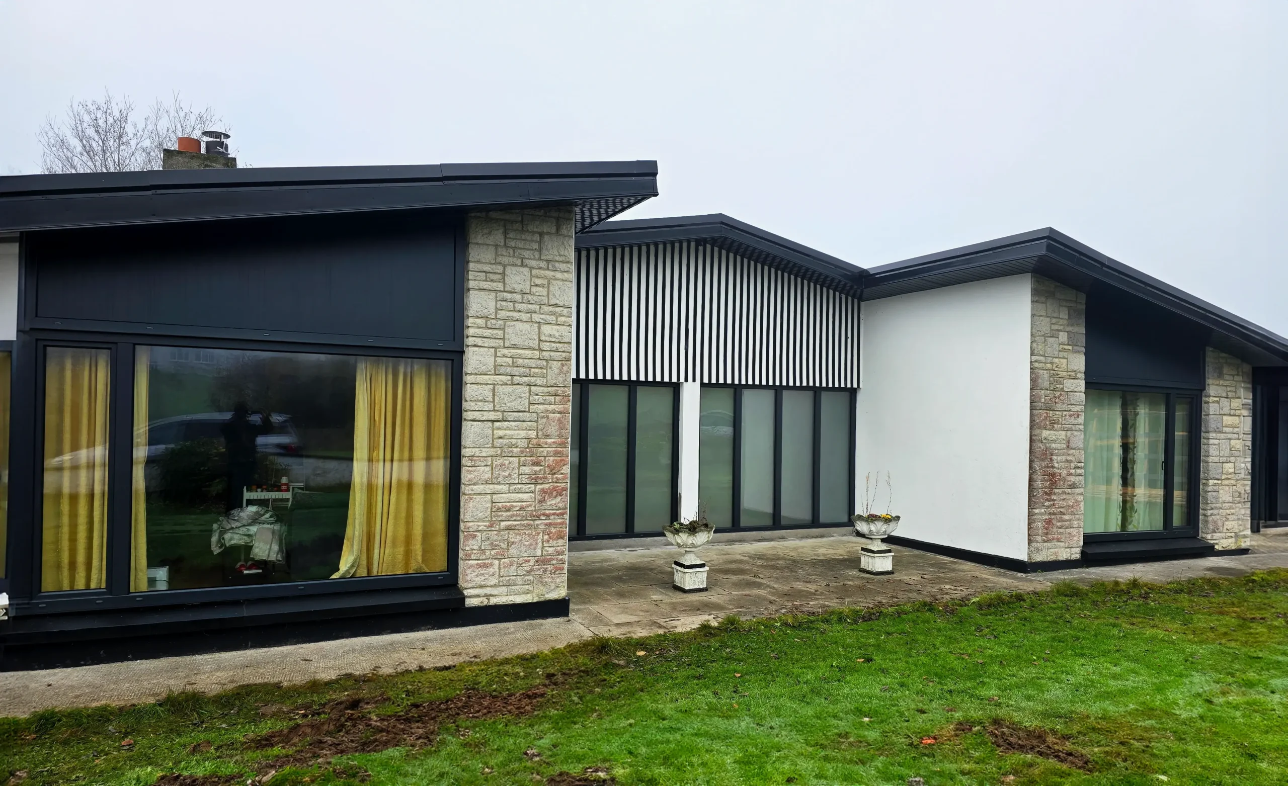 PVC-Fenster und -Türen IDEAL 8000 | PVC-Fenster IDEAL 7000 | Aluminium-Schiebetüren MB-59HS | Wikęd Stahlverbundtüren Modell 30b Produktlinie: OPTIMUM TERMO | Clare | #432