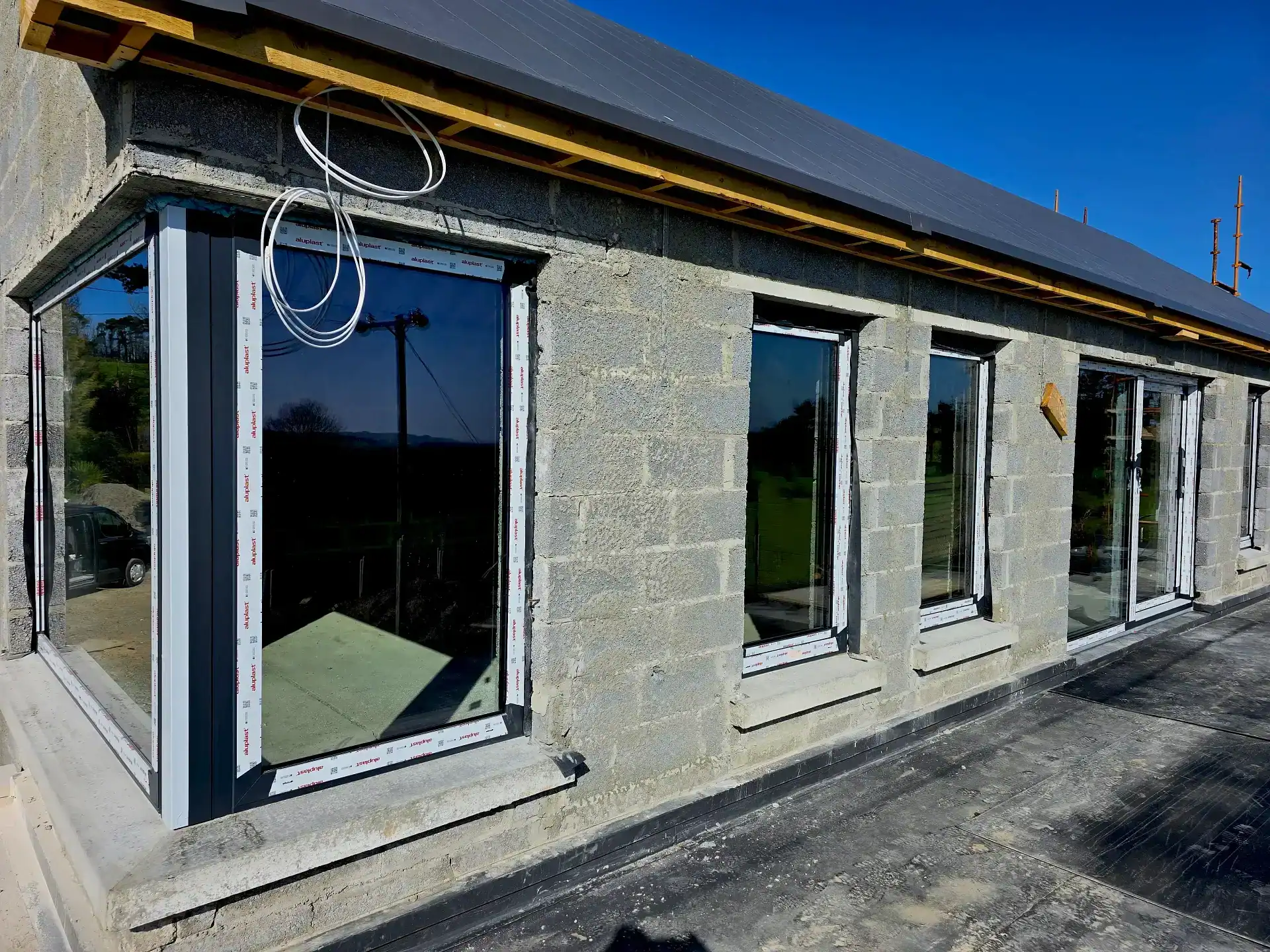 PVC-Fenster Aluplast Energeto Neo | Garagen-Sektionaltore INFINITI R | PVC-Hintertüren Aluplast Ideal Neo | Feature-Fenster Yawal FA 50N | PVC-Schiebetüren smart-slide NEO | Wikęd Stahltüren Modell 01 | Aluminiumtor Averno Prestige | Waterford | #482