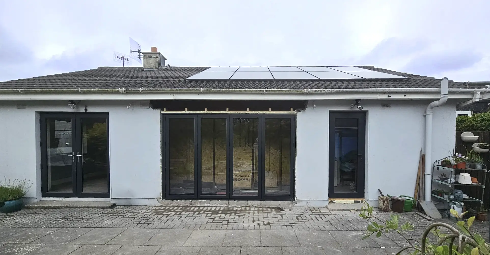 PVC-Fenster, Hintertüren und Fenstertüren Salamander BluEvolution 82 | Wikęd Stahltüren Modell 42 Produktlinie: OPTIMUM TERMO | Aluminium-Fenster MB-79N | Aluminium-Falttüren Panorama Fold line | Dublin | #511