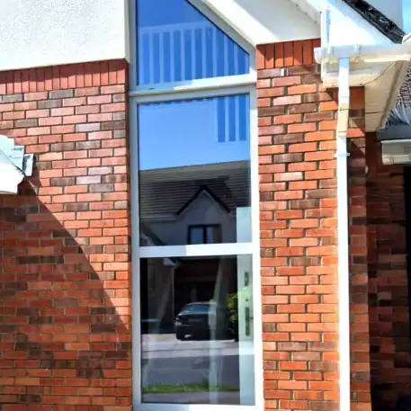 PVC-Fenster, Balkonfenster und Hintertüren Aluplast Ideal Neo | Wikęd Stahltüren Modell 26C Produktlinie: OPTIMUM TERMO | Kildare | #515