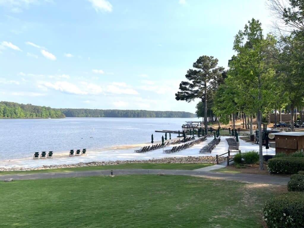 This image has an empty alt attribute; its file name is Ritzgrounds2-1024x768.jpg