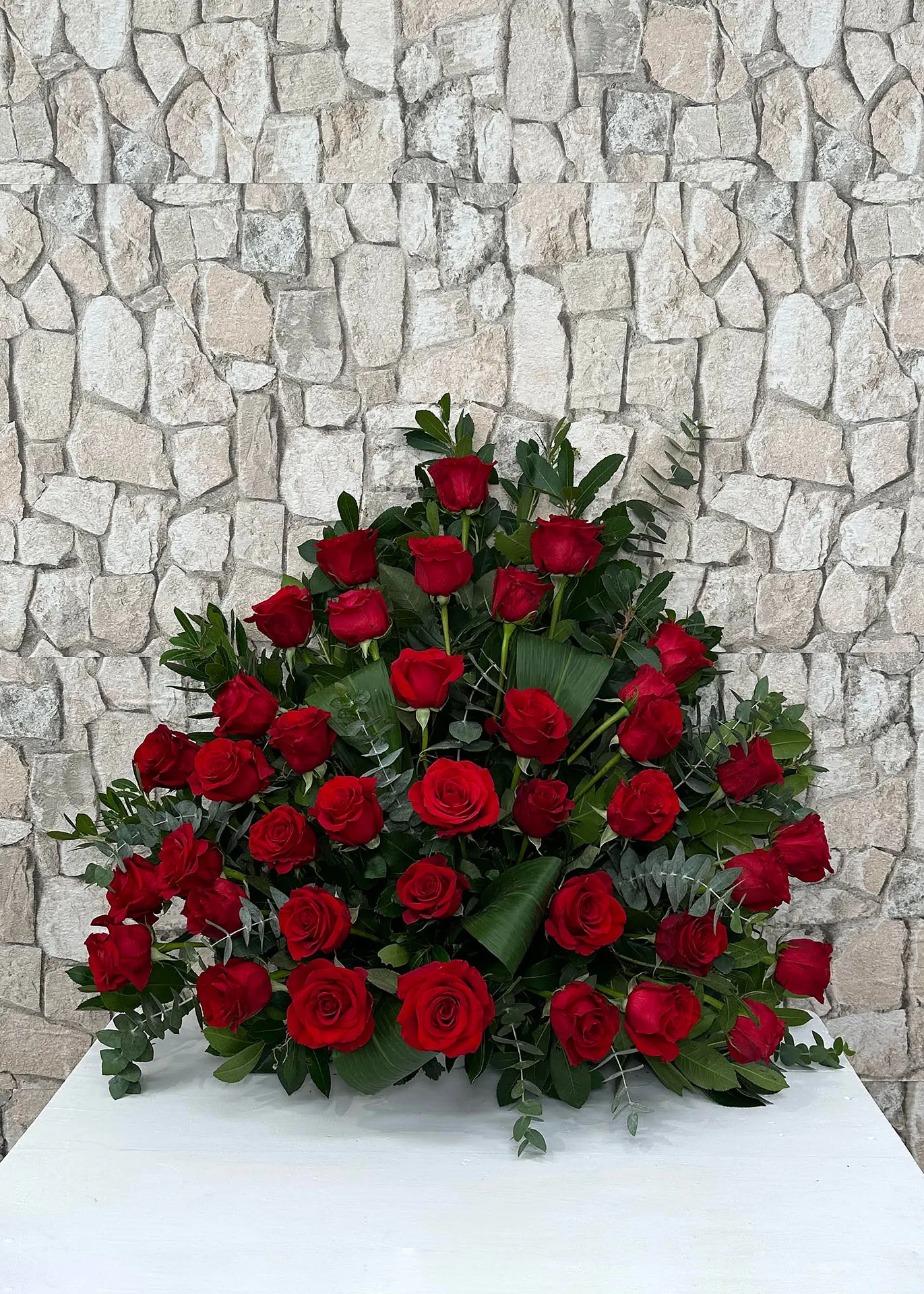 Centro funerario de rosas Negrales