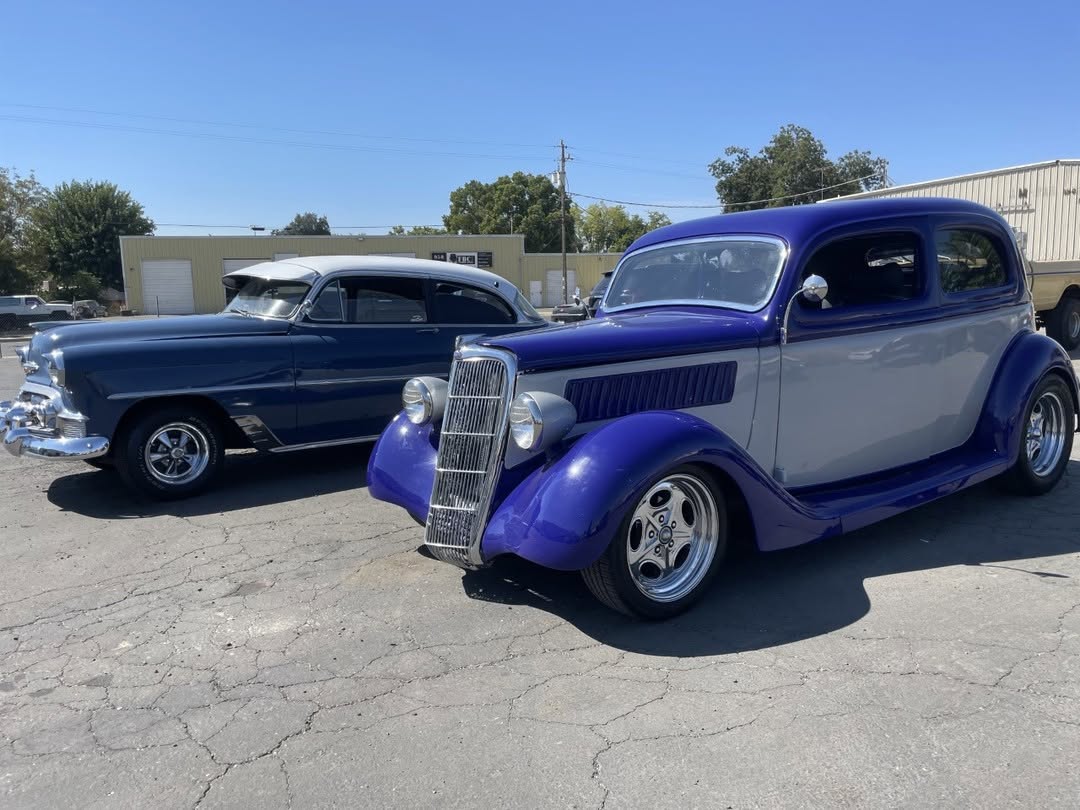 Vintage Grumpy's Hot Rod car in blue and gray, classic 1930s style.