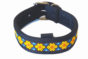 Banda para perro tejida a mano con diseño colorido y duradero, ideal para mascotas y estilos culturales, resistente y ajustable para comodidad y seguridad.