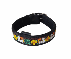 Collar para perros de tela con bordado de flores en colores vivos, ideal para mascotas, resistente y ajustable para mayor comodidad.