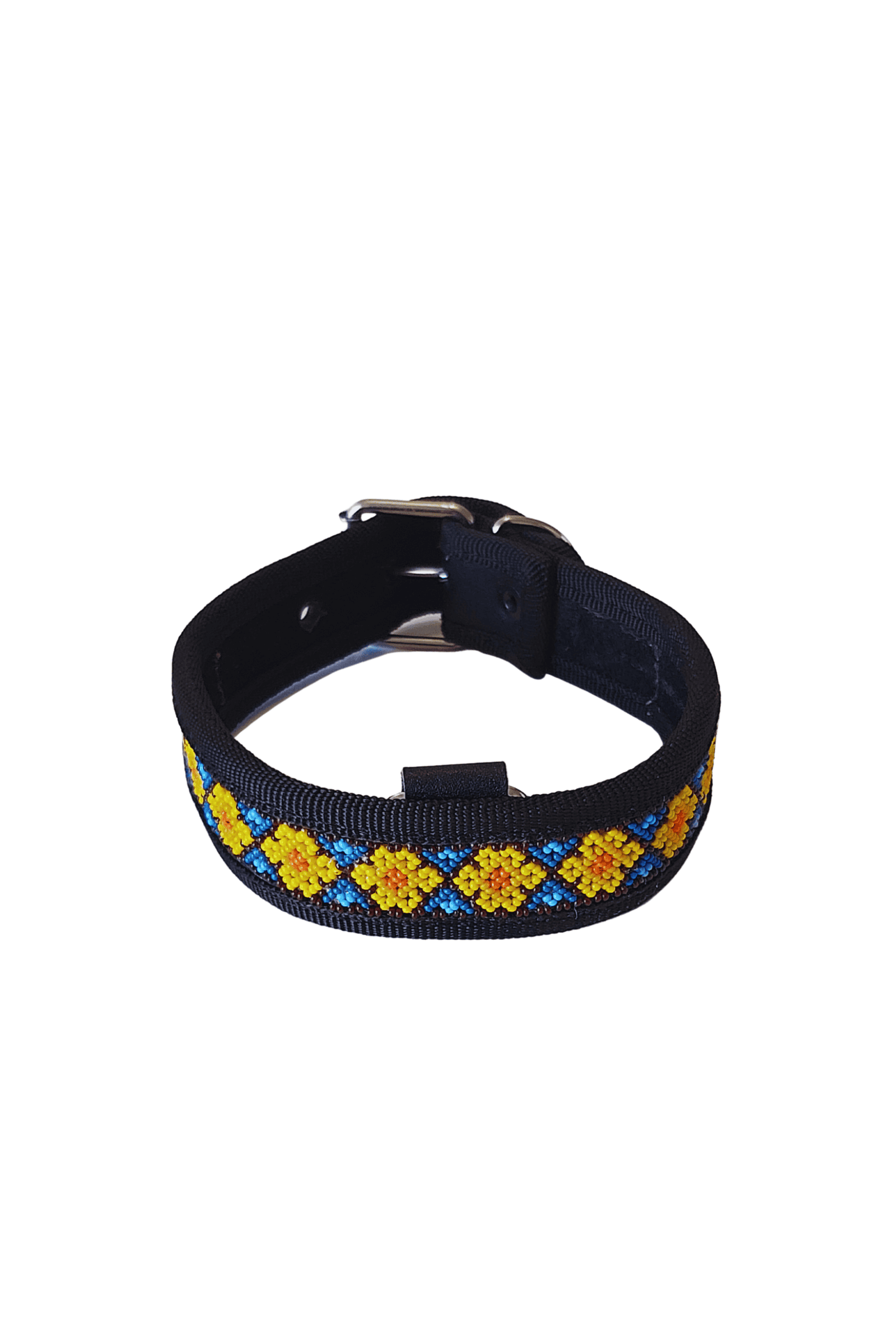 Collar de perro tejido artesanal con diseño colorido en tonos amarillo, azul y rojo, hecho a mano, ideal para mascotas y accesorios de moda pet.