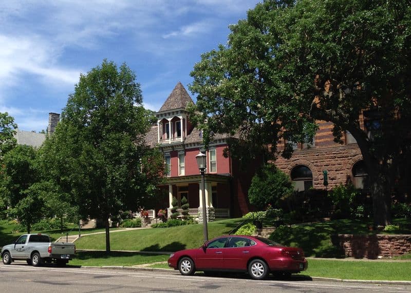 Summit avenue