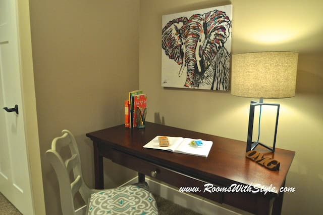 Gray Chair w:desk Smaller