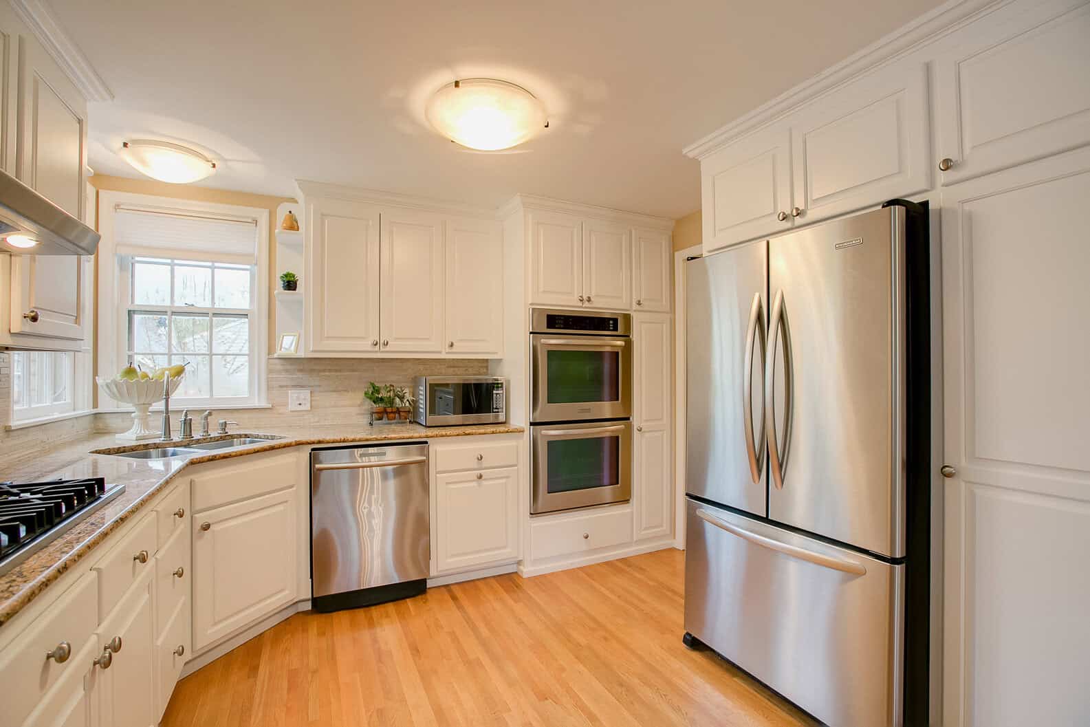 4913 Bruce Ave Kitchen