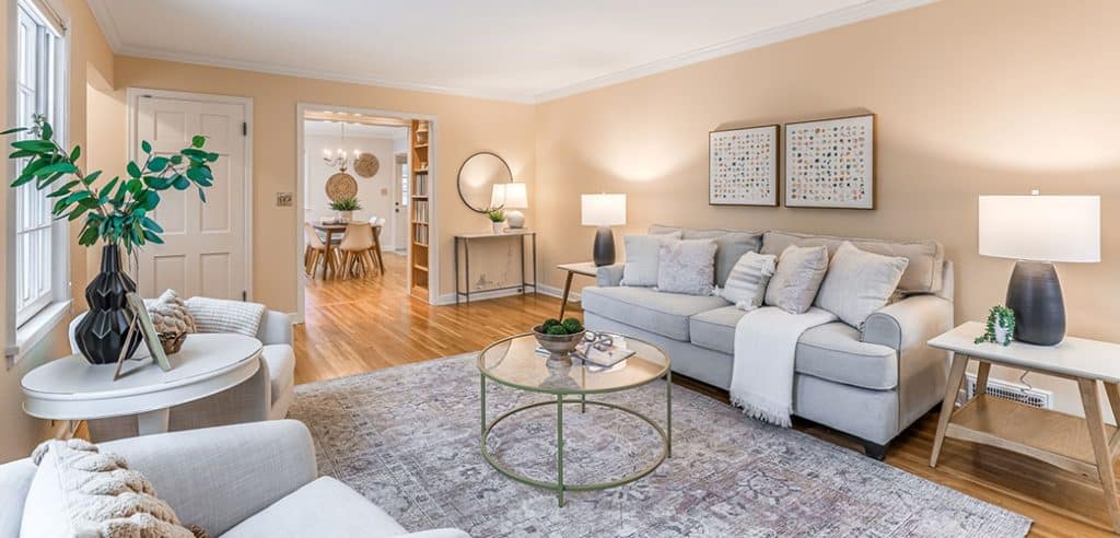 4720 E 34th Slider Living Room2