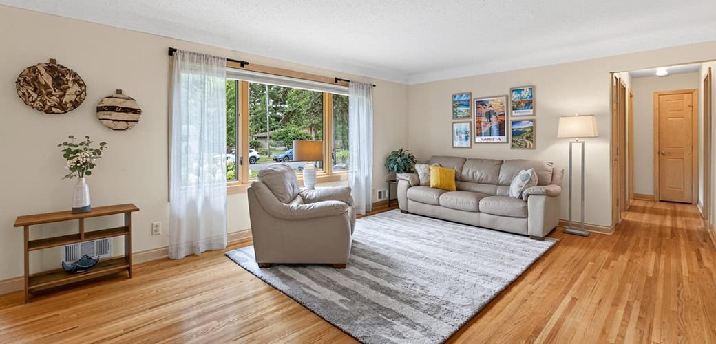 165 Hartman   Slider Living Room