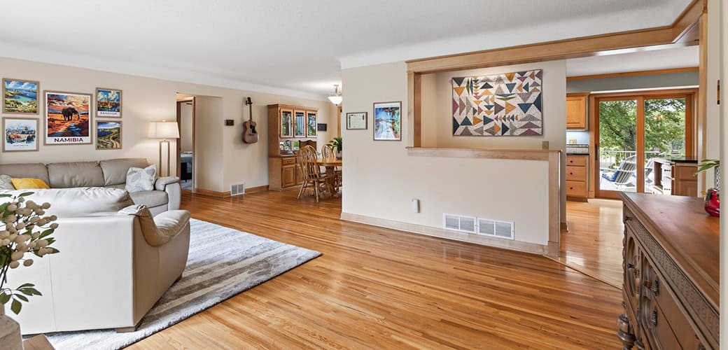 165 Hartman   Slider Living Room Broad