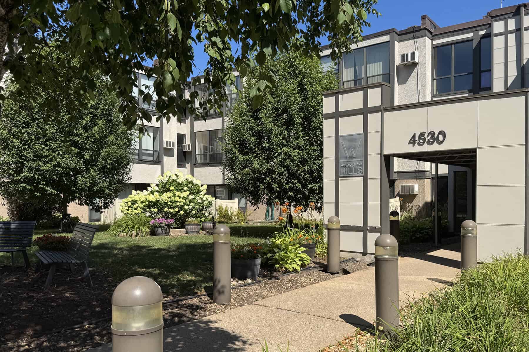4530 Park Commons   Front