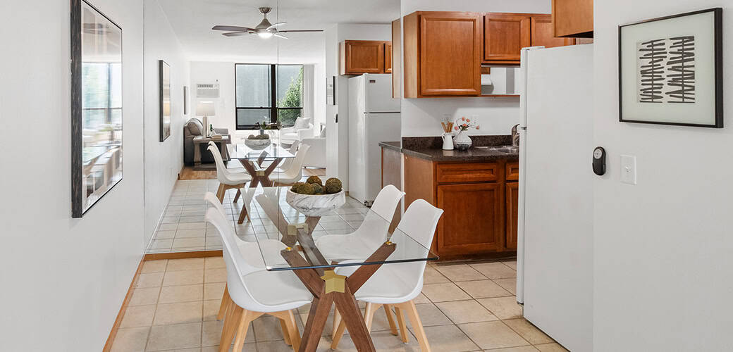 4530 Park Commons   Slider Dining Kitchen