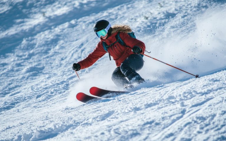 Esquiador en Grandvalira, Pas de la Casa, entrando a pista en día de nieve