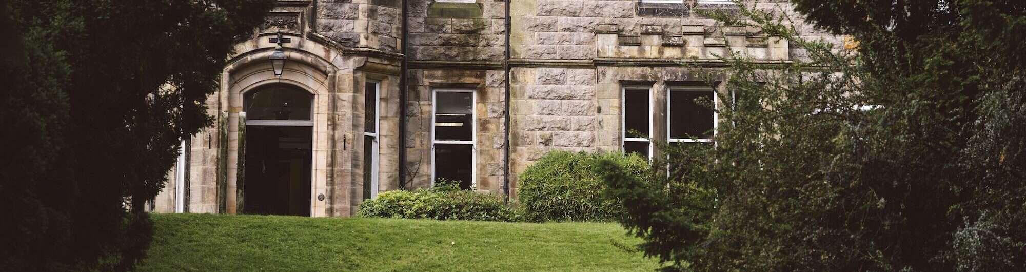 Charming stone manor with lush gardens, ideal for retreats and nature lovers.