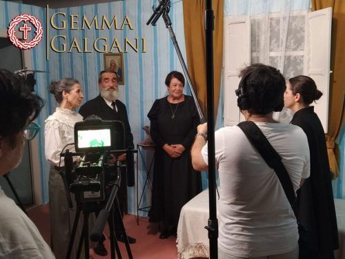 Momentos en el set del dormitorio de Gemma Galgani.