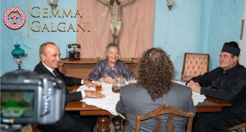 Otro momento del rodaje en el set del salón del crucifijo en la Casa Giannini.