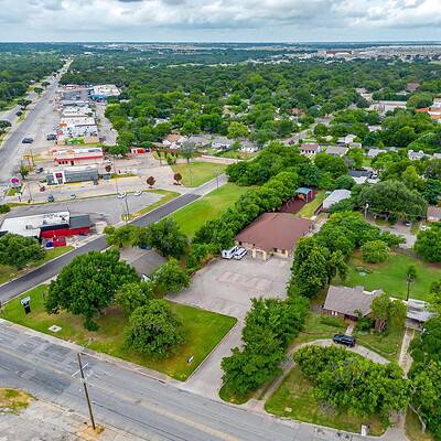 An image that shows 905 Roberts Cutoff (1 Of 36)