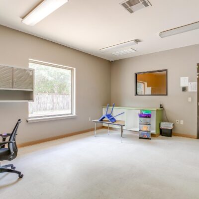 An image that shows 905 Roberts Cutoff (32 Of 32)