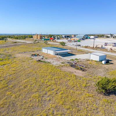 An image that shows 13300 Cleburne Hwy (16 Of 63)