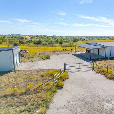 An image that shows 13300 Cleburne Hwy (18 Of 63)