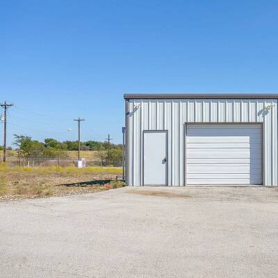 An image that shows 13300 Cleburne Hwy (54 Of 63)