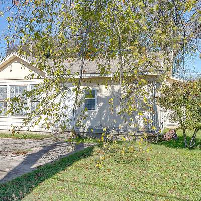 An image that shows 7900 Raymond Ave (1 Of 34)