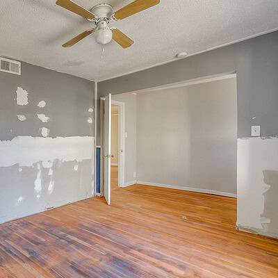 An image that shows 7900 Raymond Ave (13 Of 34)