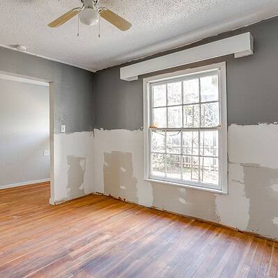 An image that shows 7900 Raymond Ave (14 Of 34)