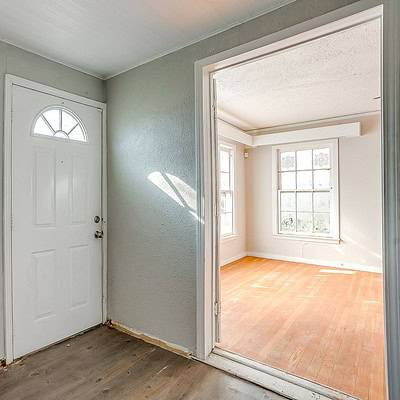 An image that shows 7900 Raymond Ave (15 Of 34)